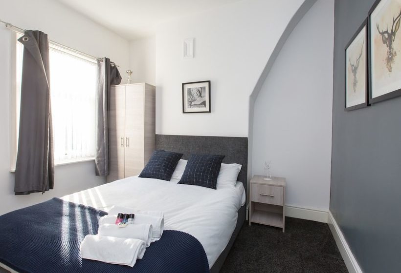 Townhouse @ 47 Clare Street Stoke