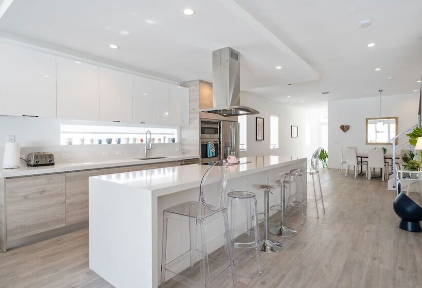 4br Pool Townhome Duplex By Jos17