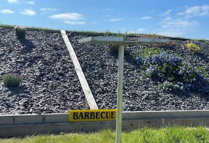 Acdc Glamping, Campervan , Caravan And Tent Resort