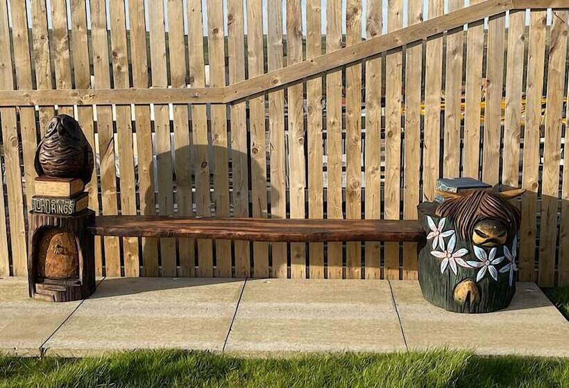 Acdc Glamping, Campervan , Caravan And Tent Resort