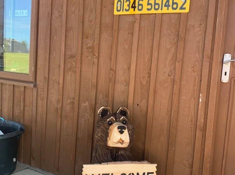 Acdc Glamping, Campervan , Caravan And Tent Resort