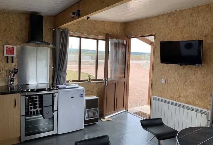 Acdc Glamping, Campervan , Caravan And Tent Resort