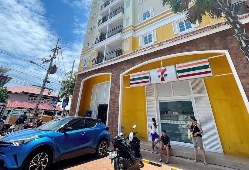 Nagawari Art Maldives Pattaya Villa