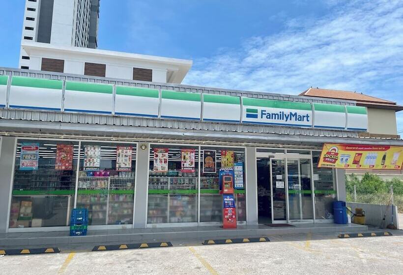 Nagawari Art Maldives Pattaya Villa