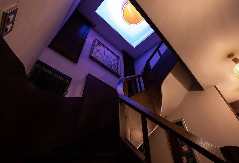 Nagawari Art Maldives Pattaya Villa