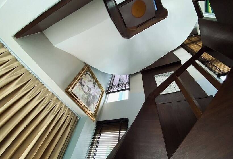 Nagawari Art Maldives Pattaya Villa