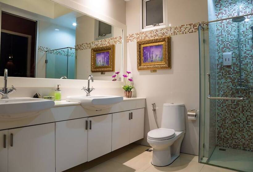 Nagawari Art Maldives Pattaya Villa