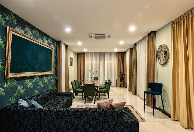 Nagawari Art Maldives Pattaya Villa