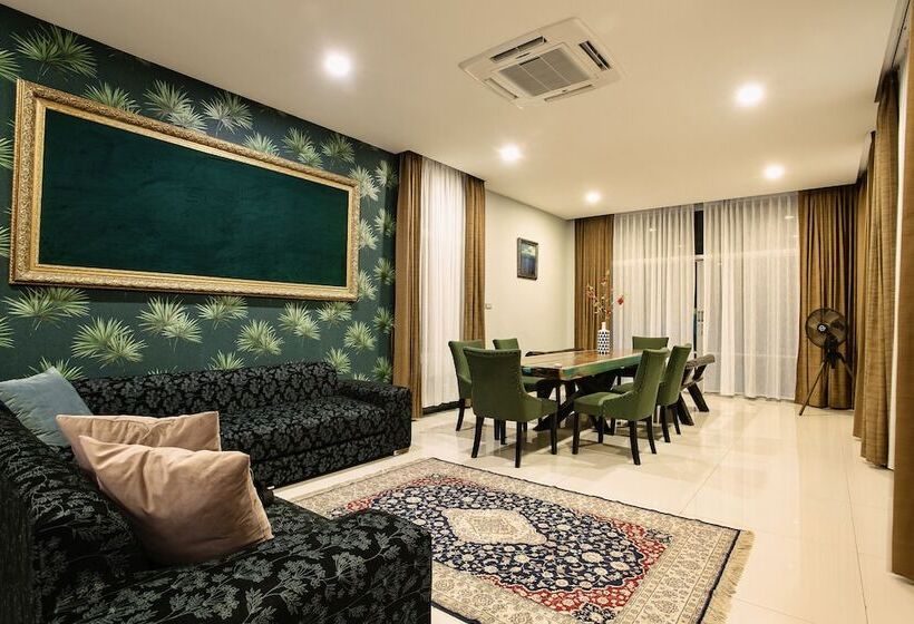 Nagawari Art Maldives Pattaya Villa