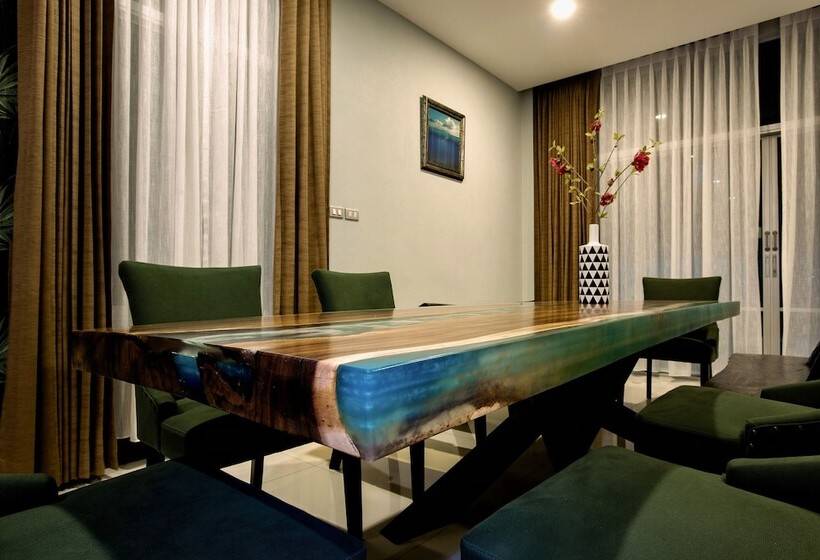 Nagawari Art Maldives Pattaya Villa