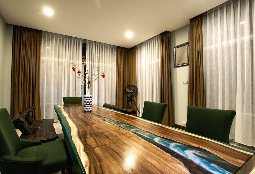 Nagawari Art Maldives Pattaya Villa