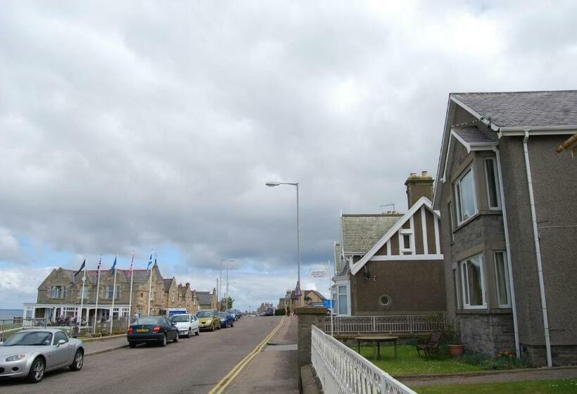 Beachview Holiday Flat 2