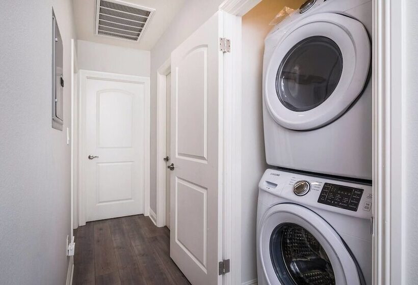 Brand New Luxury 3bdr Townhome In Silver Lake