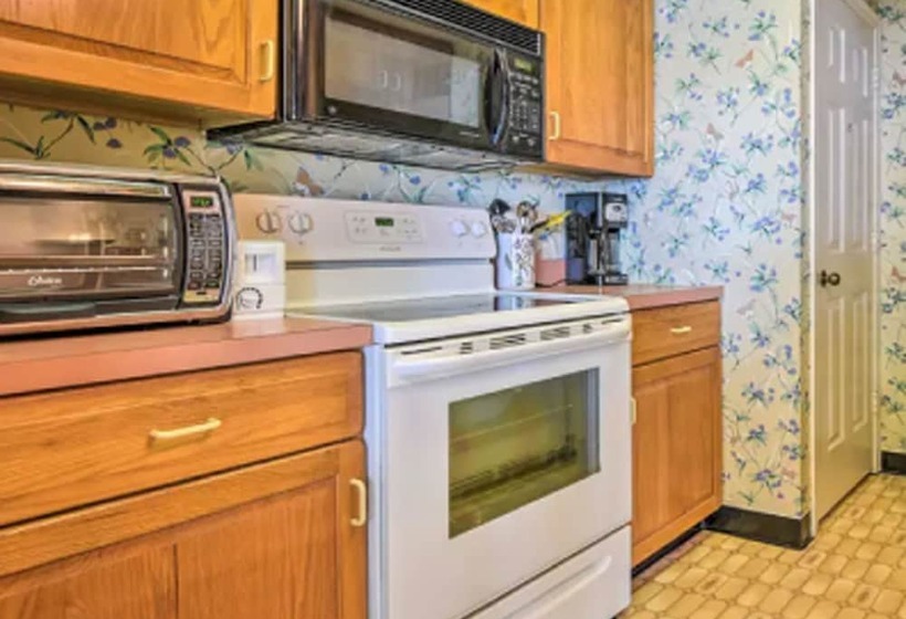 Cozy Pocono Mountain Escape