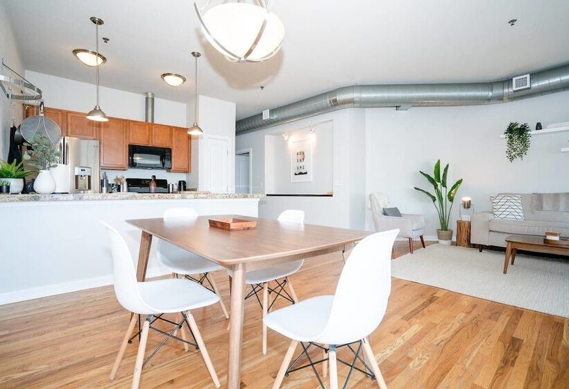 Elegance & Elevation: Mile High Condo In Highland