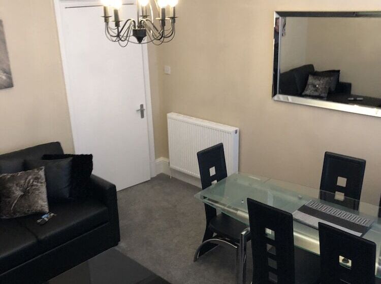 Ground Floor Apartment Near Gla Airport