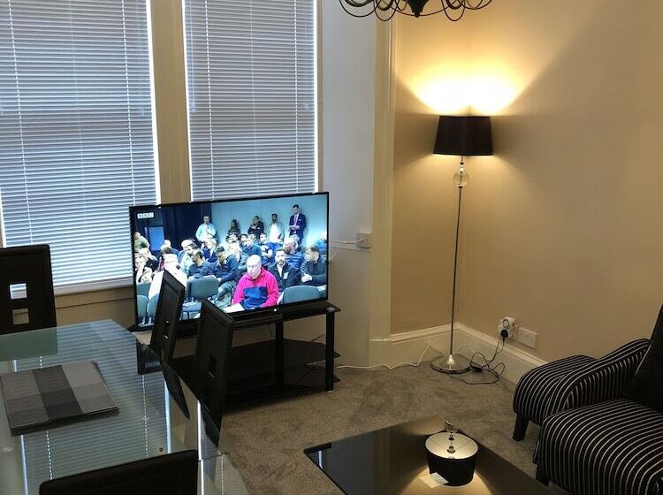 Ground Floor Apartment Near Gla Airport