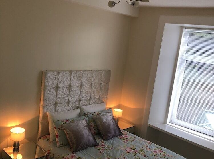 Ground Floor Apartment Near Gla Airport