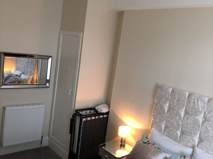 Ground Floor Apartment Near Gla Airport