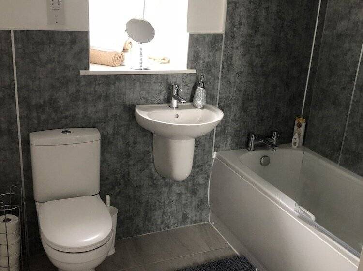 Large Apartment Gla Airport