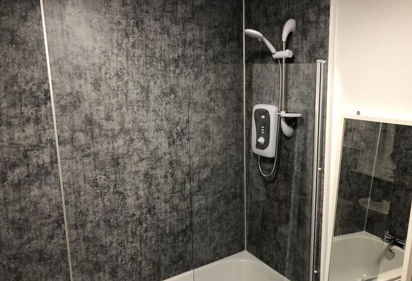 Large Apartment Gla Airport