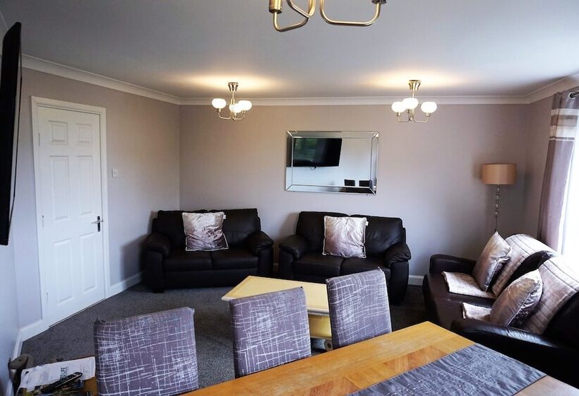 Large Apartment Gla Airport