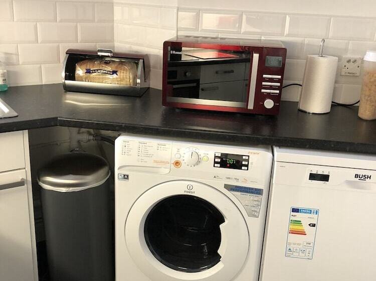 Large Apartment Gla Airport