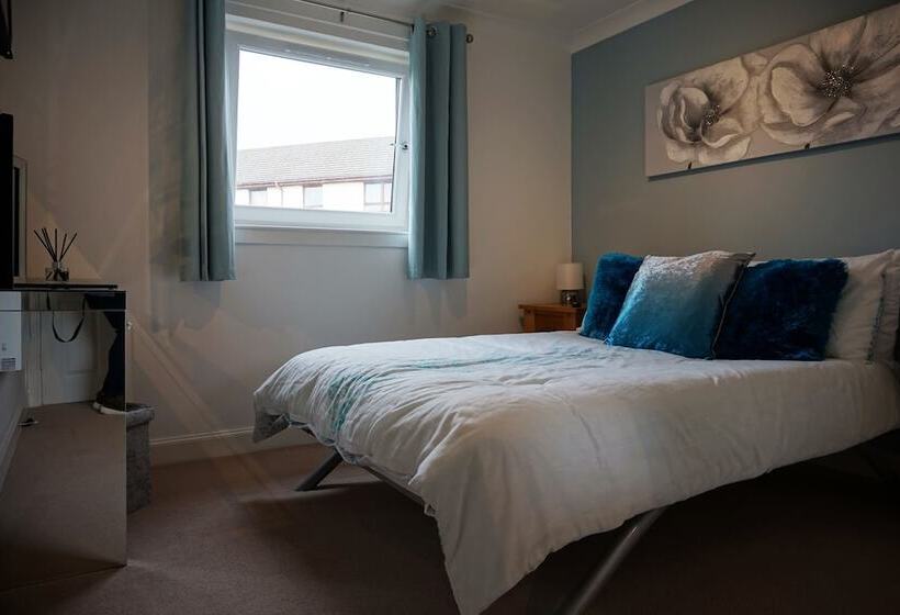 Large Apartment Gla Airport