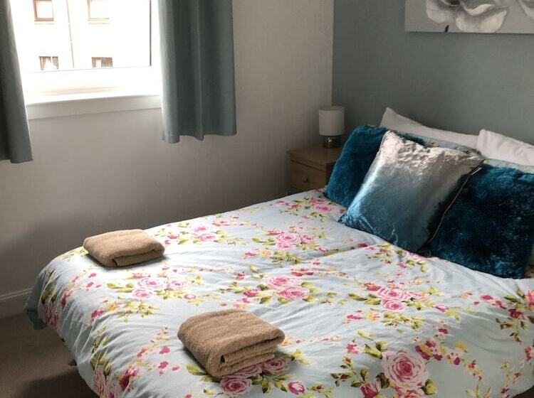 Large Apartment Gla Airport