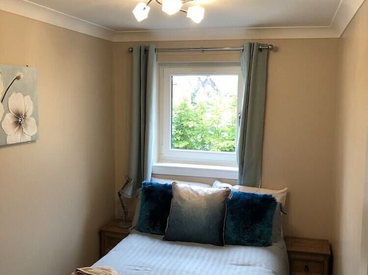 Large Apartment Gla Airport