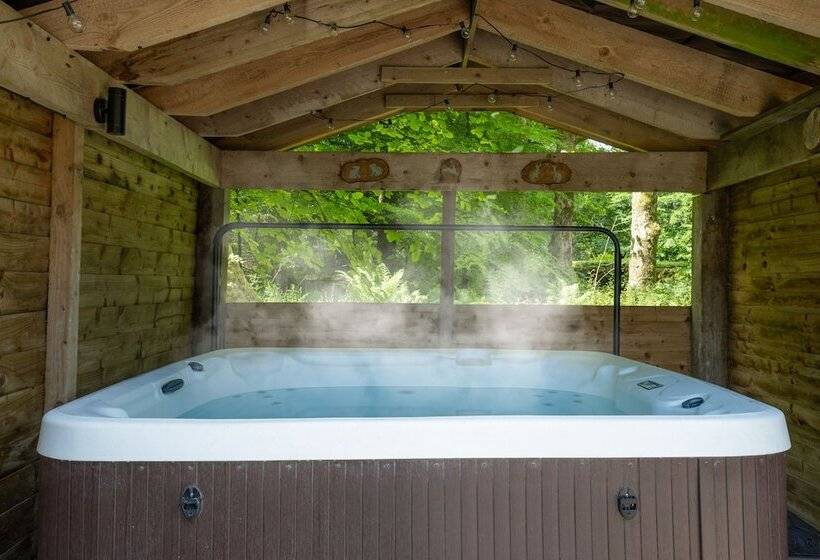 Low Jock Scar Country Estate