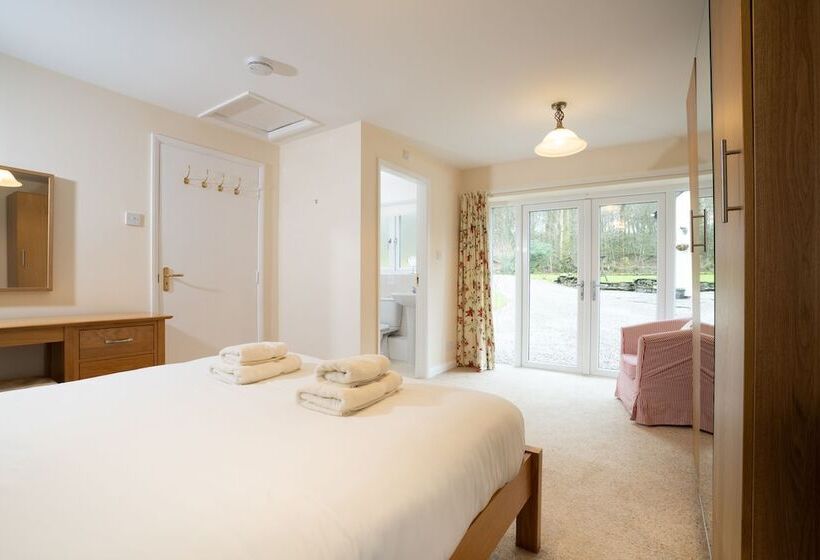 Low Jock Scar Country Estate