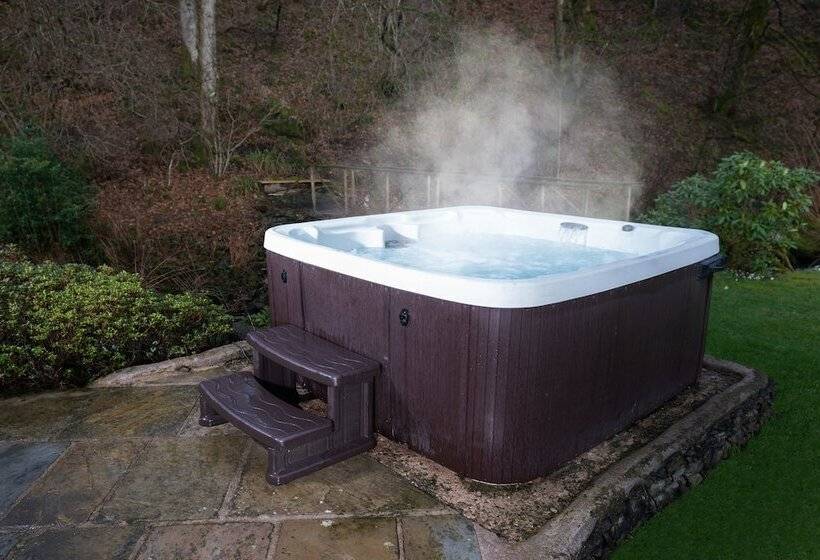 Low Jock Scar Country Estate