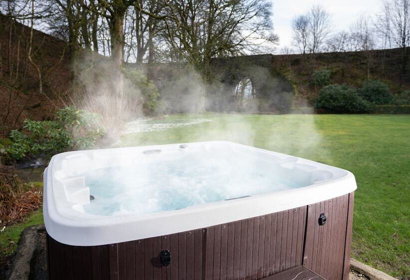 Low Jock Scar Country Estate