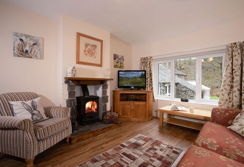 Low Jock Scar Country Estate