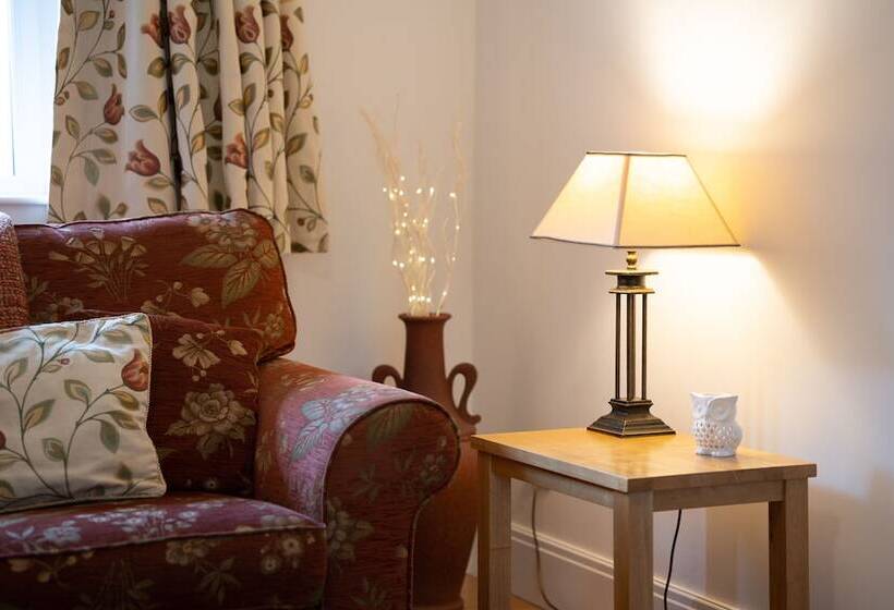 Low Jock Scar Country Estate