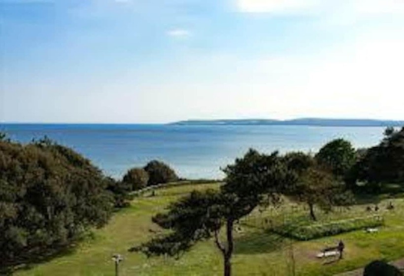 Middle Chine   2 Bedroom Holiday Home