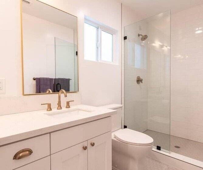 Newly Remodeled 3 Bdr House Near Dodgers Stadium