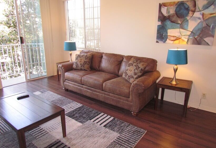 Next To Four Season Hotel, Luxury Apartment