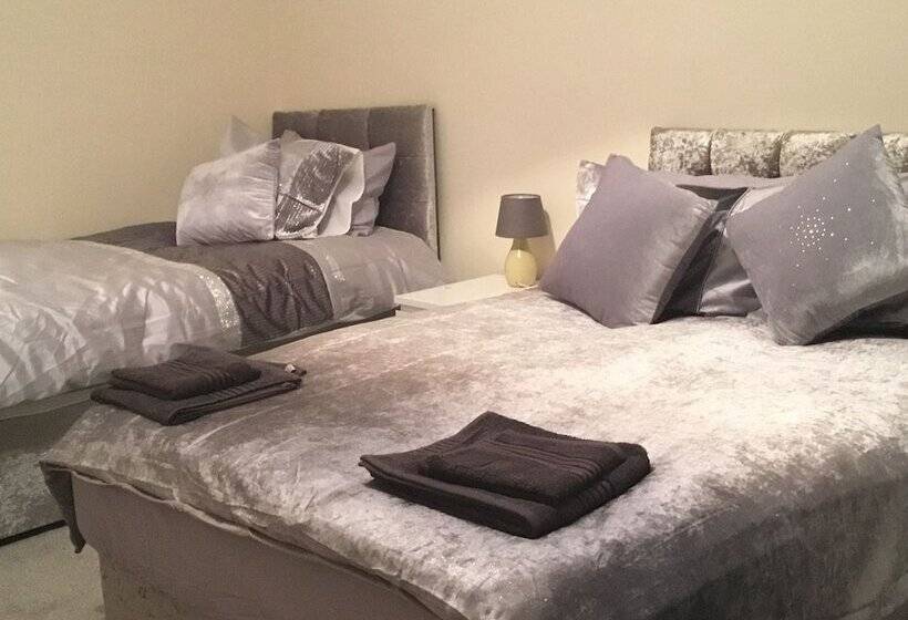 Paisley Central Luxury Rooms & Apartment