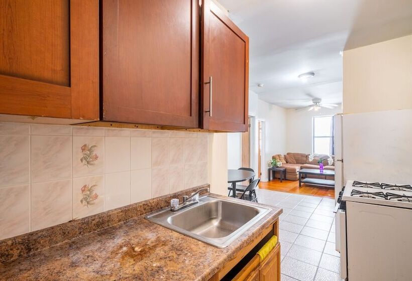 Пансион Furnished Eastern Parkway Guest House