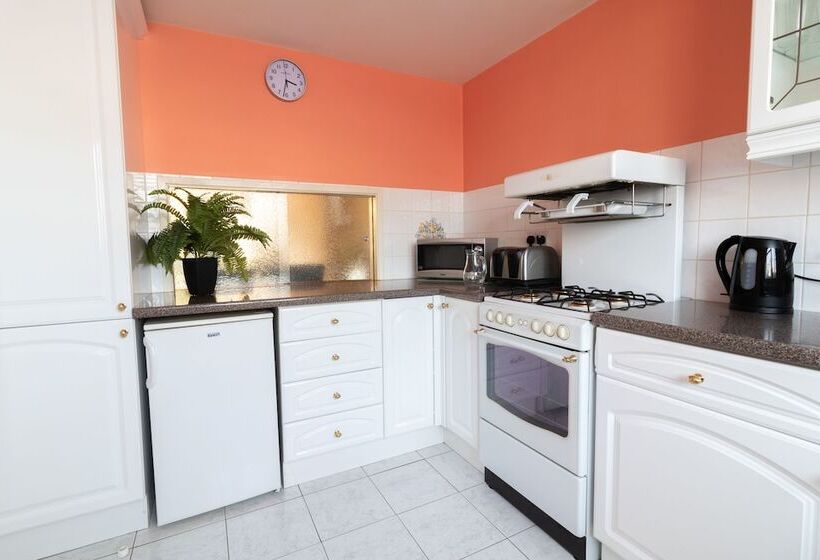 بنسيون Rivermead Serviced Accommodation