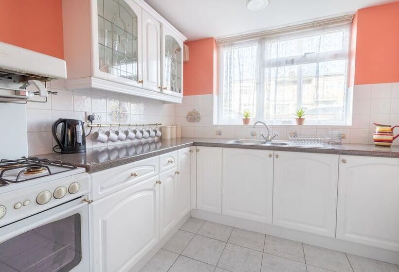 بنسيون Rivermead Serviced Accommodation