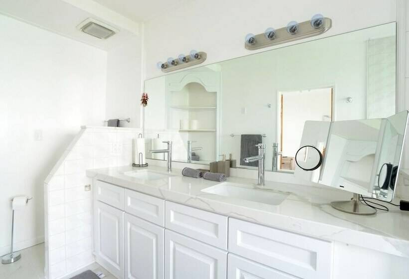 Spacious House On Melrose W Private Backyard Gym