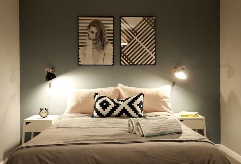 Spacious Townhouse   Netflix & Parking