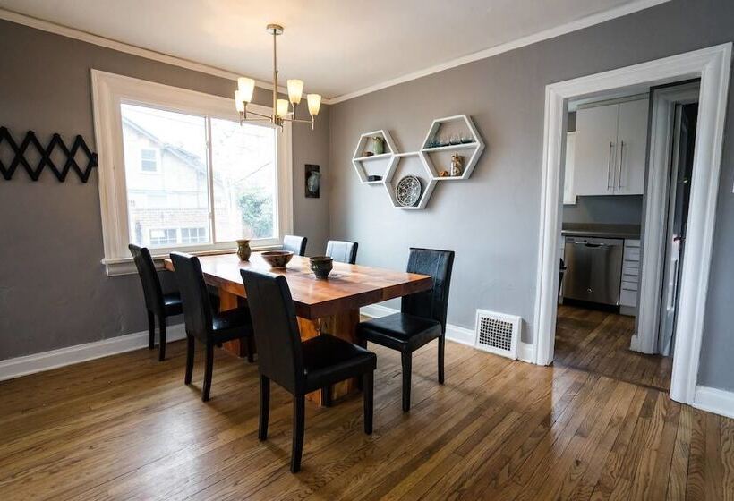 The City Park Cottage With Home Theater