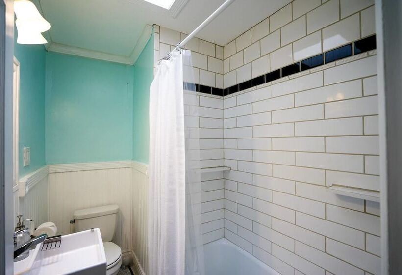 The City Park Cottage With Home Theater