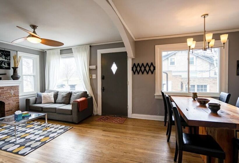 The City Park Cottage With Home Theater