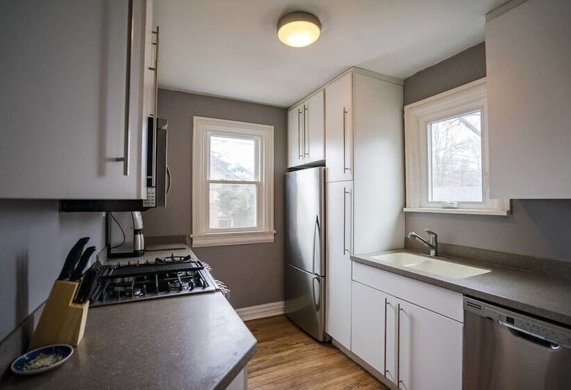 The City Park Cottage With Home Theater