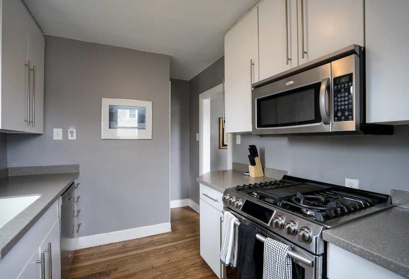 The City Park Cottage With Home Theater